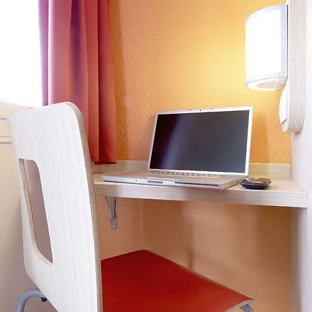 Premiere Classe Caen Est - Hotel
