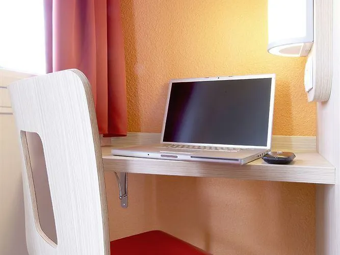 Premiere Classe Caen Est - Hotel